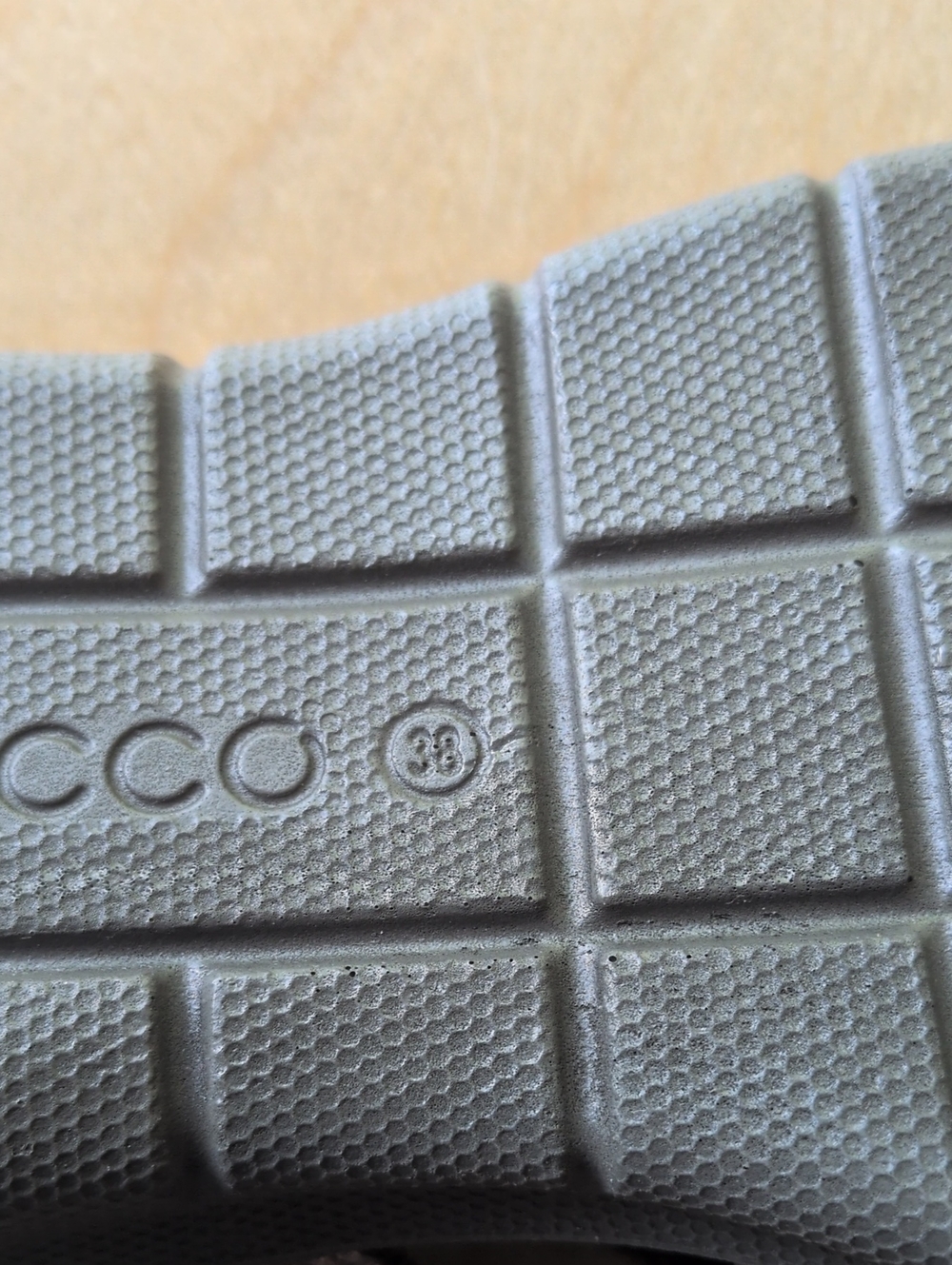 Clearance-closet! Ecco Three Strap Metallic Color Size 38  Sandals - - Picture 5 of 8